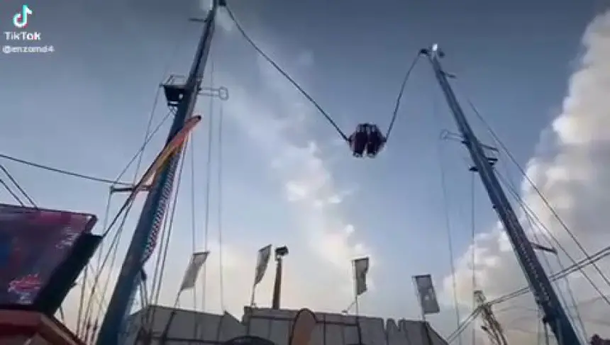 لقطات مرعبة.. سقوط عنيف لركاب لعبة ترفيهيةفي اسبانيا بعد انقطاع مفاجئ للكابل