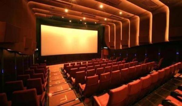 فيلم مغربي يحطم أرقاما قياسية ويتفوق على نجوم هوليوود