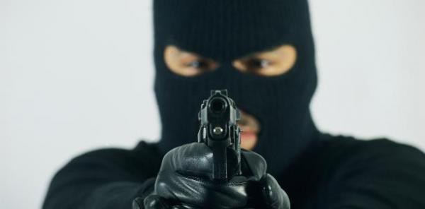 غريب .. لصوص يسرقون بلدة بأكملها في ظرف 10 دقائق !