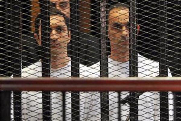 15 يوم حبس لجمال وعلاء مبارك على ذمة التحقيق