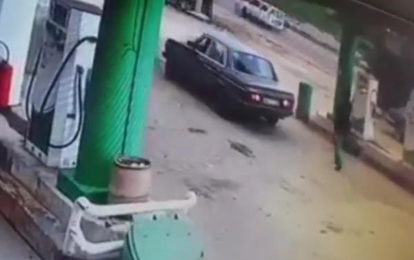 سيارة تملأ خزان وقودها بالكامل و تفر هاربة  في القنيطرة
