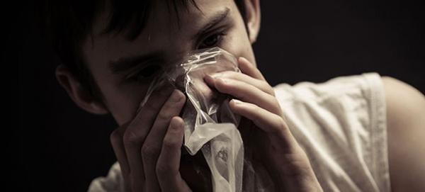 خطير..عصابات تستغل الأطفال جنسيا بمراكش مقابل مادتي "السيلسيون" و"الدوليو"