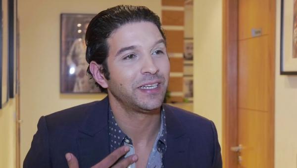 بالصورة...الفنان المغربي "أنس الباز" يتلقى خبرا مفجعا في أول أيام العيد