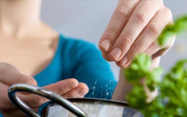 دراسة : الطعام المالح لا يسبب العطش