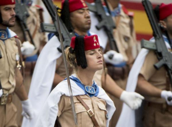 لماذا تبحث إسبانيا عن نساء ناطقات بالعربية لضمهن إلى جيشها؟