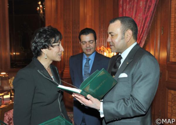 جلالة الملك يستقبل السيدة آسية بنصالح العلوي 