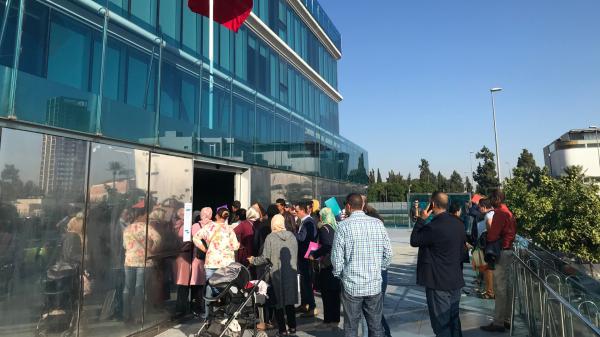 في وقفة ضخمة: مغاربة "إسبانيا" يحتجون ضد "التقطيع" الجديد ويطالبون بطرد كل الدبلوماسيين الذين أساؤوا إلى المغرب والمغاربة