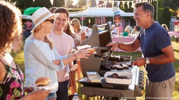 كيف يؤثر التواصل مع أهل شريك الحياة على العلاقة العاطفية؟