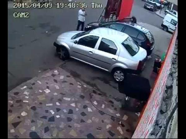 الدارالبيضاء : هكذا يترصد السارقون المواطنين و هم يتكلمون بالهاتف النقال