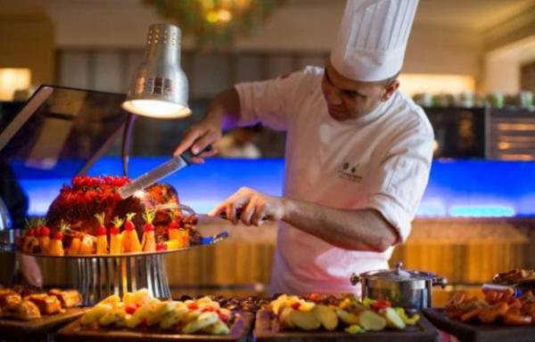 اعلان عن فطور رمضاني بـ950 درهما يثير الجدل على الفايسبوك (صورة)