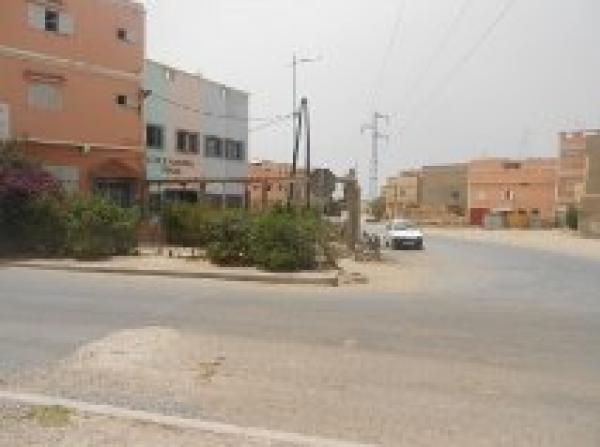 اليوسفية: رئيس المجلس الحضري يخطف الأضواء في رمضان بتشييده لسقيفة بملك عمومي‏