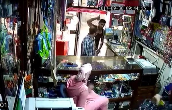 سلا: مجرم محكوم عليه في جريمة قتل يقتحم محلا و يهدد فتاتان بسيف ثم يسلبهما مبلغ من المال