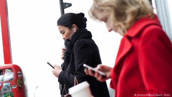 الألمان يدفعون أكثر من الأوروبيين الآخرين لتصفح الإنترنت عبر الهاتف