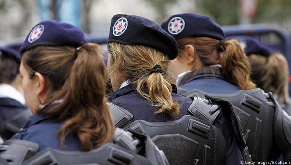 دولة اسلامية تسمح للشرطيات بارتداء الحجاب