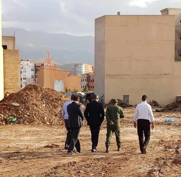 سابقة...والي جهة بني ملال خنيفرة ينزل بنفسه للاشراف على عملية تحرير الملك العمومي