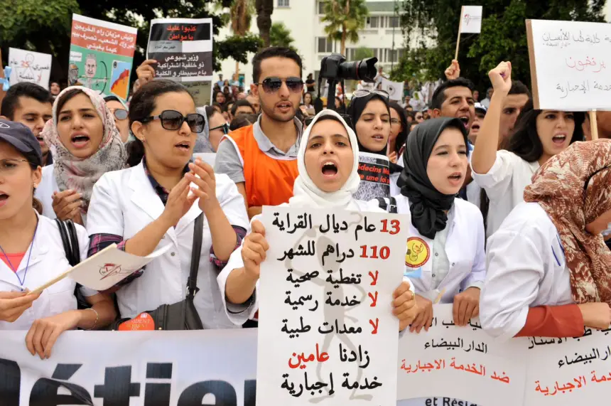طلبة كلية الطب بالدار البيضاء غاضبون بسبب تأخر صرف التعويضات