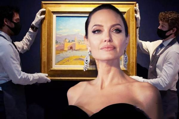 النجمة الأمريكية "أنجيلينا جولي" باعت لوحة لـ"صومعة الكتبية"رسمها أشهر رئيس وزراء بريطاني بسعر خيالي