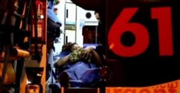 بالفيديو : سيدة تضع مولودها في الحافلة وسط تشجيع من الركاب