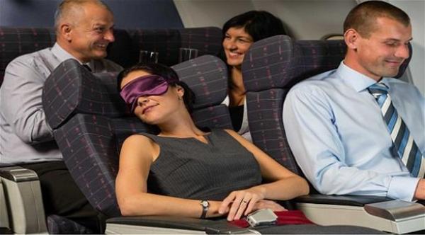 7 نصائح للحفاظ على نشاطك خلال رحلات الطيران الطويلة