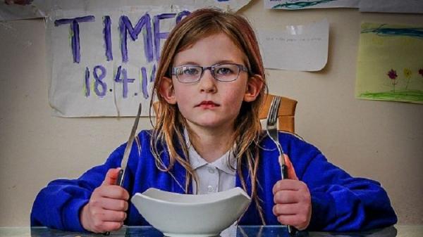 أغرب من الخيال .. طفلة لا تأكل ولا تنام ولا تشعر