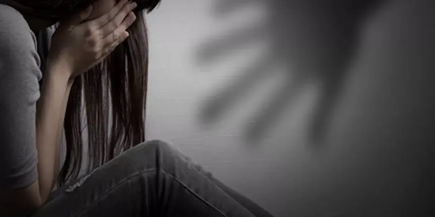 منشور فايسبوكي حول تعرض تلميذة لاعتداء قاتل يجرّ شخصين إلى الاعتقال