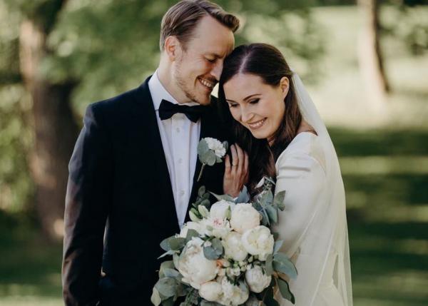 أصغر رئيسة وزراء في العالم تحتفل بزفافها (فيديو)