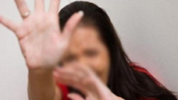 فضيحة مدوية...شقيق فنان شعبي معروف يغتصب ابنته المتزوجة أمام أنظار طفليها