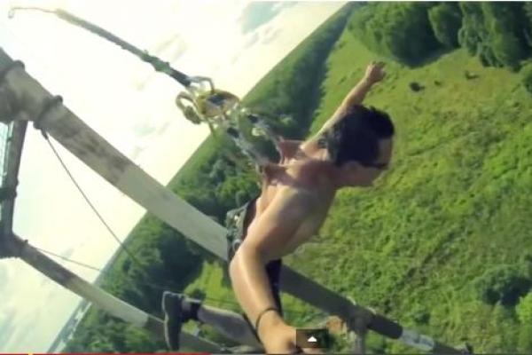 بالفيديو: يثقبون جلودهم ليقفزوا بالمظلات  لقياس مدى تحمل الجلد قوة الجاذبية