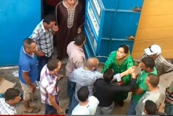 مواطن إسباني ينقذ مغربية من من تعنيف مكتري فيما يكتفي المغاربة بالتفرج