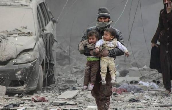 مقتل 15 طفلا وامرأتين داخل مدرسة في غارة جوية على الغوطة شمال غرب سوريا