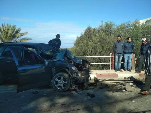 خطير: مهاجر إفريقي يسرق سيارة ويتسبب في حادثة سير خطيرة بعد أن اصطدم بحافلة للنقل العمومي وشاحنة غاز