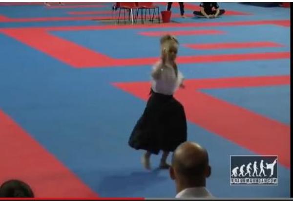 بالفيديو: لن تصدق مهارة هذه الطفلة في الفنون القتالية