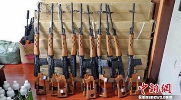 اشترى لعباً على شكل بنادق.. فحكم بالسجن مدى الحياة