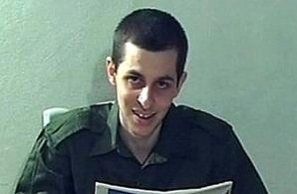 مفاجأة.. جلعاد شاليط يترك عادات اليهود ويصوم رمضان