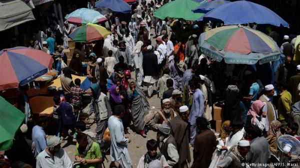 في أفغانستان .. التسوق عبر الإنترنت خشية التفجيرات