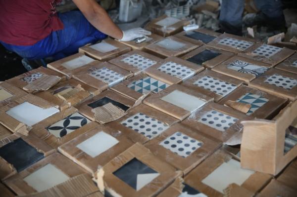 مخدرات داخل شحنات زليج بميناء الدار البيضاء (صور)