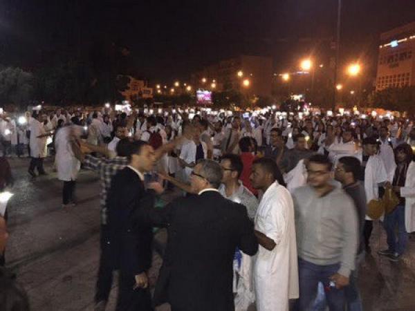  بعد 50 يوما من الإضراب المفتوح، الأطباء الداخليون والمقيمون يُصَعِّدون 