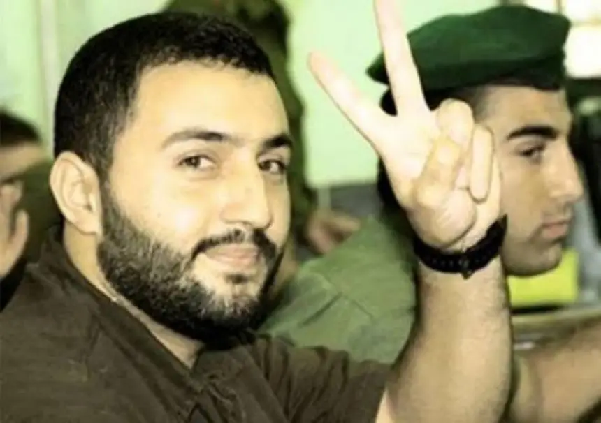 أصبح حديث العالم.. من يكون عمار الزبن الذي أطلقت إسرائيل سراحه رغم رفضها لذلك في صفقة شاليط؟