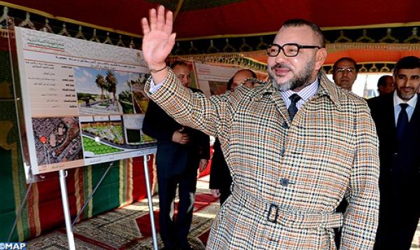 فايسبوكيون يكشفون ثمن المعطف الذي ارتداه الملك (صورة)