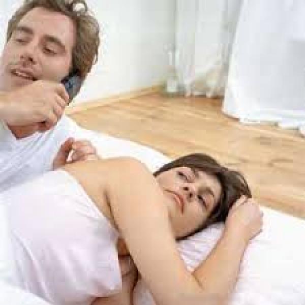 علامات قد تدل على خيانة زوجك لك