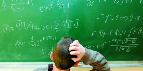 المجلس الأعلى للحسابات يصفع الحكومة: التعاقد في التعليم ستكون له عواقب وخيمة بسبب ضعف تكوين الأساتذة الجدد