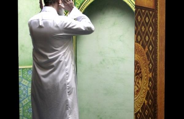 شخص يقتحم مسجد بأكادير،ويمنع الإمام والمصلين من تأدية صلاة العشاء وهذا هو السبب