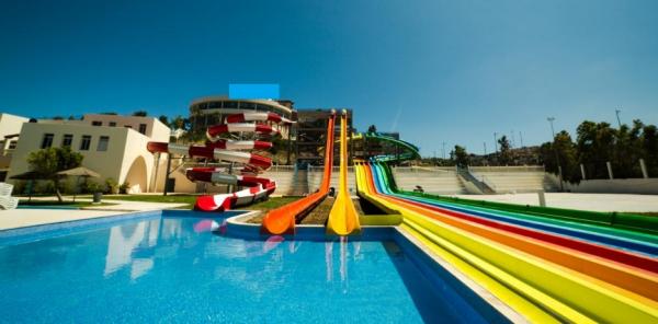 فاجعة جديدة بطنجة بعد تحطم أنبوب للتزحلق داخل مسبح شهير