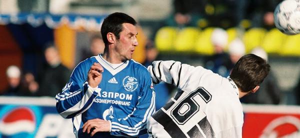 لاعب كرة قدم شهير يتحول من لاعب غني الى "حمال" بسبب آفة القمار