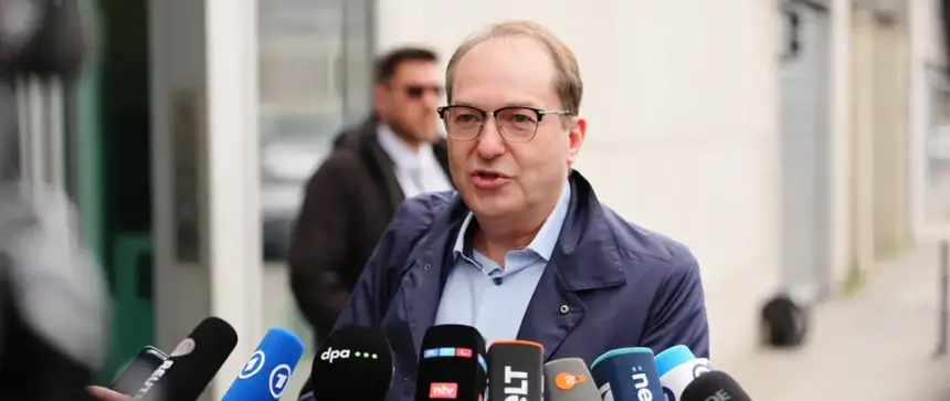 وزير داخلية ألمانيا المرتقب يعتزم تشديد الرقابة على الحدود