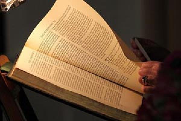 علماء إسرائيليون يبتكرون برنامجًا إلكترونيًا لكشف هوية كاتب الإنجيل