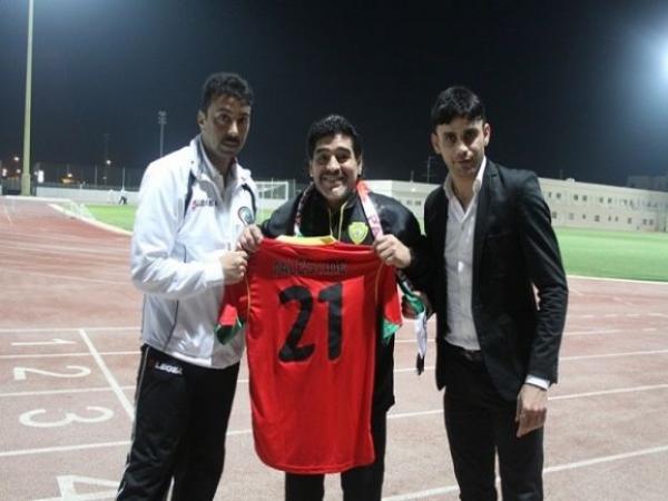 مارادونا يزور فلسطين ويؤكد تضامنه مع شعبها