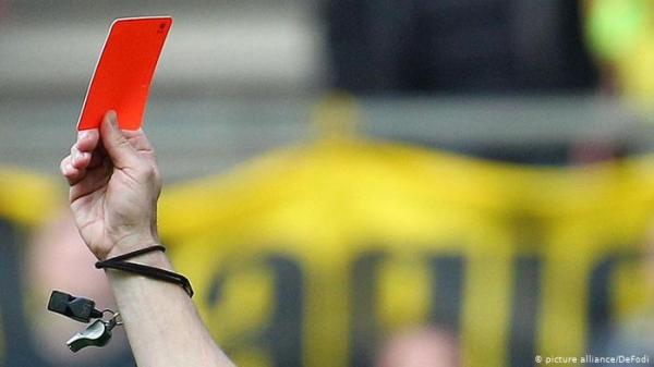 إيقاف لاعب فرنسي مدة خمس سنوات بسبب عض خصمه في مكان حساس