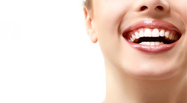  أطعمة تسبب اصفرار الأسنان 