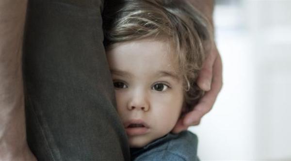 كيف يساعد الآباء الأبناء على كسر الخجل؟